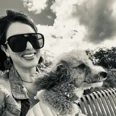 Justine Renee Gonzalez을(를) 듣고, 뮤직 비디오를 보고, 약력을 읽고, 투어 일정 등을 확인하세요!