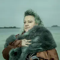 收听 undefined、观看音乐视频、阅读小传、查看巡演日期等 !