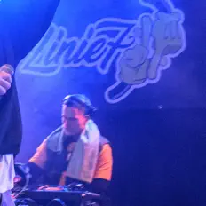 Ouve Mighty Mac, vê vídeos de música, lê a biografia, vê as datas da digressão e muito mais!