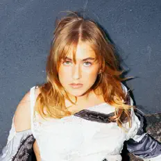 Escucha a LOVA, mira videos musicales, lee su biografía, consulta las fechas de las gira y más.