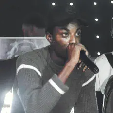 Poslechněte si interpreta Dammyflex, sledujte hudební videa, přečtěte si životopis, podívejte se na data turné a další informace.