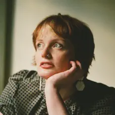 Ariyel dinle, müzik videolarını izle, biyografisini oku, tur tarihlerini ve daha fazlasını gör!