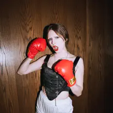 Claire Shuttersを聴いたり、ミュージックビデオを鑑賞したり、経歴やツアー日程などを確認したりしましょう！