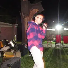 Dengarkan Joacoo, tonton video musik, baca bio, lihat tanggal tur & lainnya!