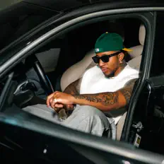 聆聽 Jeauxell、觀看音樂影片、閱讀小傳、查看巡演日期等！