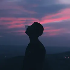 聆聽 Base21、觀看音樂影片、閱讀小傳、查看巡演日期等！