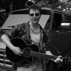 August Gladstoneを聴いたり、ミュージックビデオを鑑賞したり、経歴やツアー日程などを確認したりしましょう！