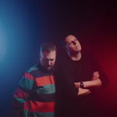 Écoutez Arcade Beach, regardez des vidéoclips, lisez la biographie, consultez les dates de tournée et plus encore !