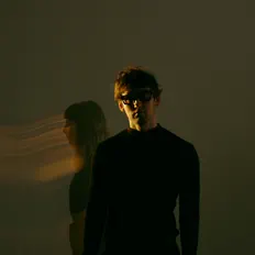 聆聽 Phil it、觀看音樂影片、閱讀小傳、查看巡演日期等！
