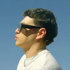 Hör dir rynjnes an, schau dir Musikvideos an, lies die Biografie, finde Tourdaten und mehr!