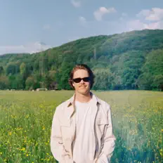 MURMURSを聴いたり、ミュージックビデオを鑑賞したり、経歴やツアー日程などを確認したりしましょう！