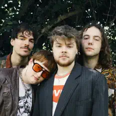 Écoutez Gloria, regardez des vidéoclips, lisez la biographie, consultez les dates de tournée et plus encore !