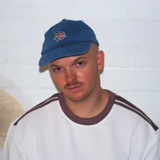 Poslechněte si interpreta JVLY, sledujte hudební videa, přečtěte si životopis, podívejte se na data turné a další informace.