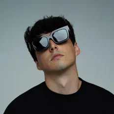 PAYSO सुनें, म्यूज़िक वीडियो देखें, बायो पढ़ें, दौरे की तारीखें और बहुत कुछ देखें!