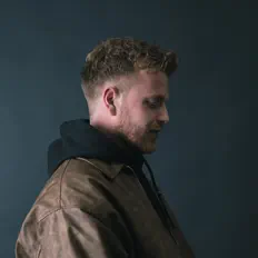 Ascolta Ginger, guarda video musicali, leggi la biografia, vedi le date del tour & altro!