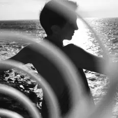 聆聽 Layla Minoui、觀看音樂影片、閱讀小傳、查看巡演日期等！