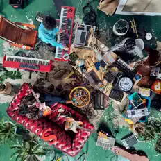 Listen to Van de Shop, watch music videos, read bio, see tour dates & more!