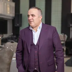 Eldaniz Mammadov dinle, müzik videolarını izle, biyografisini oku, tur tarihlerini ve daha fazlasını gör!