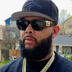 T-Loc dinle, müzik videolarını izle, biyografisini oku, tur tarihlerini ve daha fazlasını gör!