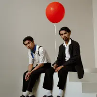 Escucha a undefined, mira vídeos musicales, lee la biografía, consulta fechas de giras y mucho más.