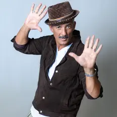 Poslechněte si interpreta Fiorello, sledujte hudební videa, přečtěte si životopis, podívejte se na data turné a další informace.