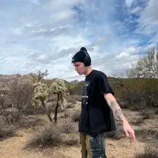 Écoutez Zuze, regardez des vidéoclips, lisez la biographie, consultez les dates de tournée et plus encore !