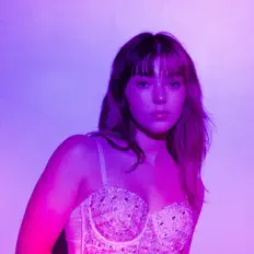 Elyse Jewel: песни, клипы, биография, даты выступлений и многое другое.