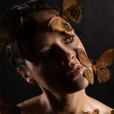 聆聽 Brina Palencia、觀看音樂影片、閱讀小傳、查看巡演日期等！