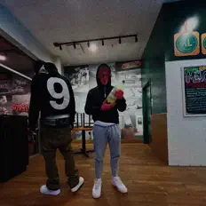 C. Trentを聴いたり、ミュージックビデオを鑑賞したり、経歴やツアー日程などを確認したりしましょう！