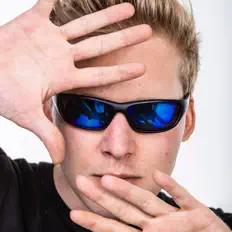 Poslechněte si interpreta Omdat Het Kan Soundsystem, sledujte hudební videa, přečtěte si životopis, podívejte se na data turné a další informace.