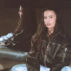 收听 Olivia Aia、观看音乐视频、阅读小传、查看巡演日期等 ！