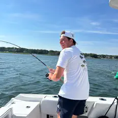 Escucha a Deebs, mira videos musicales, lee su biografía, consulta las fechas de las gira y más.