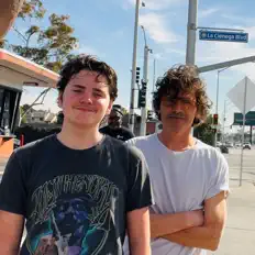 Hör dir Fuzzy Moon an, schau dir Musikvideos an, lies die Biografie, finde Tourdaten und mehr!