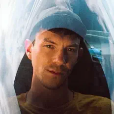 Escucha a Aerial, mira videos musicales, lee su biografía, consulta las fechas de las gira y más.