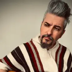 Grecco Buratto सुनें, म्यूज़िक वीडियो देखें, बायो पढ़ें, दौरे की तारीखें और बहुत कुछ देखें!