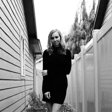 聆聽 Monica Palmer、觀看音樂影片、閱讀小傳、查看巡演日期等！