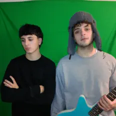 PLAYROOM dinle, müzik videolarını izle, biyografisini oku, tur tarihlerini ve daha fazlasını gör!