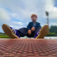 聆聽 undefined、觀看音樂影片、閱讀小傳、查看巡演日期等！