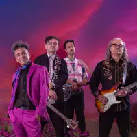 Ascolta undefined, guarda video musicali, leggi la biografia, vedi le date del tour & altro!