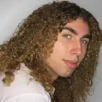 Ouça undefined, assista a videoclipes, leia a biografia, veja as datas das turnês e mais!