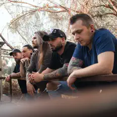 BRCDSを聴いたり、ミュージックビデオを鑑賞したり、経歴やツアー日程などを確認したりしましょう！