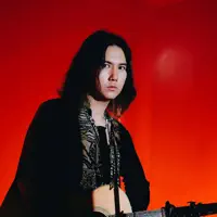 Dengarkan undefined, tonton video musik, baca bio, lihat tanggal tur & lainnya!