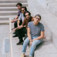 Ouça undefined, assista a videoclipes, leia a biografia, veja as datas das turnês e mais!