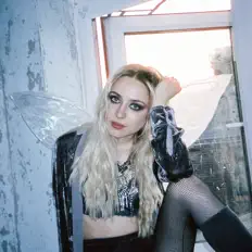 Listen to Lizzie Esau, watch music videos, read bio, see tour dates & more!