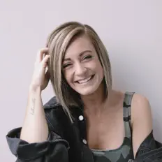 Krista Angelucci을(를) 듣고, 뮤직 비디오를 보고, 약력을 읽고, 투어 일정 등을 확인하세요!