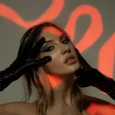 Silvera dinle, müzik videolarını izle, biyografisini oku, tur tarihlerini ve daha fazlasını gör!