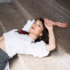 Ascolta Lauren St James, guarda video musicali, leggi la biografia, vedi le date del tour & altro!