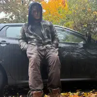 Poslechněte si interpreta undefined, sledujte hudební videa, přečtěte si životopis, podívejte se na data turné a další informace.