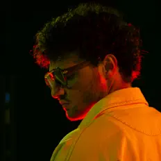 LinoXrenを聴いたり、ミュージックビデオを鑑賞したり、経歴やツアー日程などを確認したりしましょう！