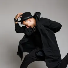 Dengarkan Alex Zenum, tonton video musik, baca bio, lihat tanggal tur & lainnya!